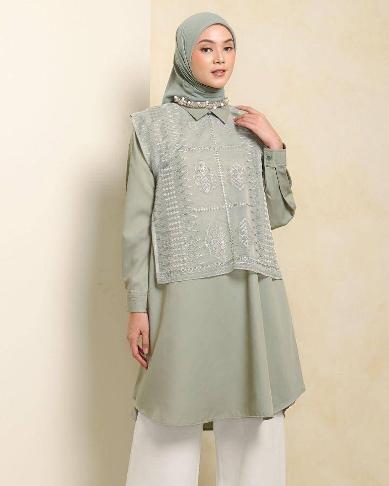 Tips Mengatasi Tunik yang Kebesaran agar Tampil Proporsional